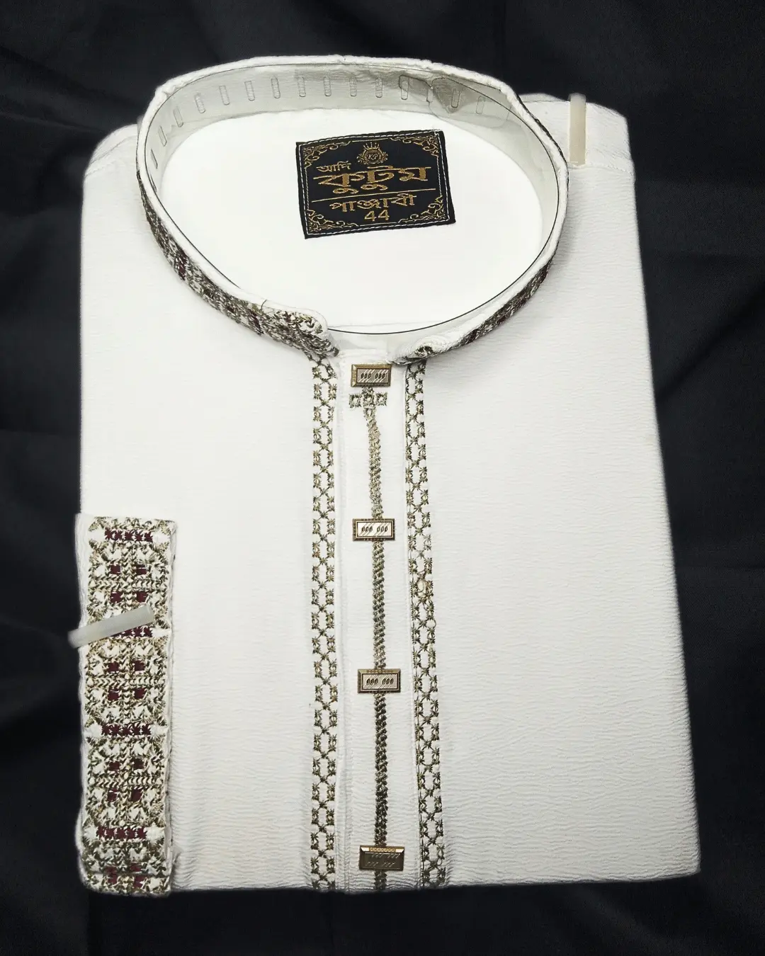 প্রিমিয়াম White ‘জাফরান ফেব্রিক্স’ টেক্সচার্ড পাঞ্জাবি - Image 8