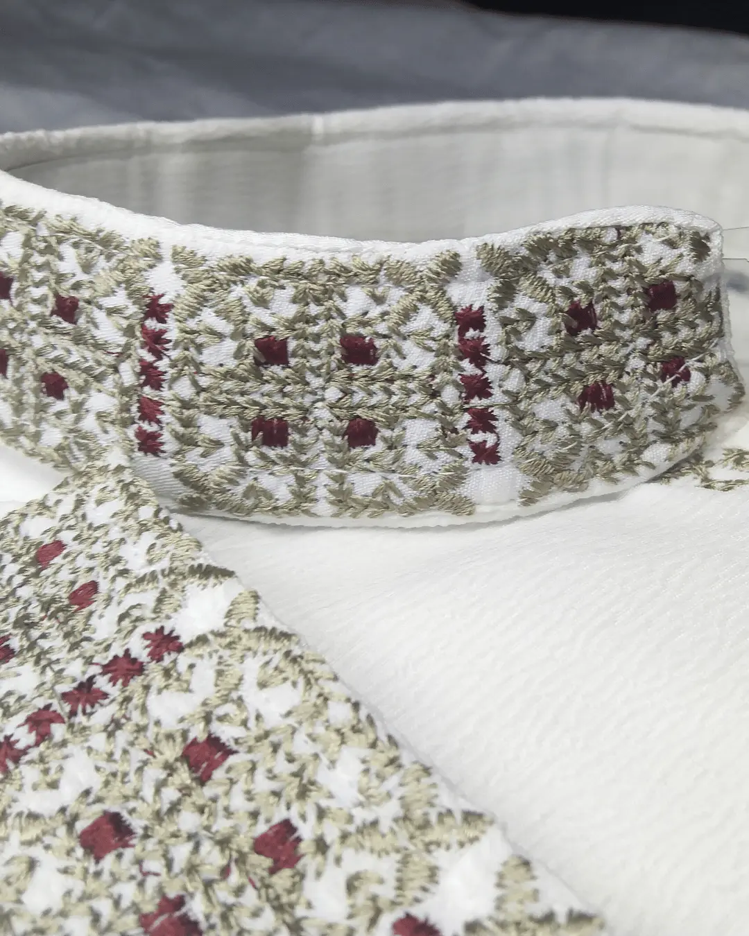 প্রিমিয়াম White ‘জাফরান ফেব্রিক্স’ টেক্সচার্ড পাঞ্জাবি - Image 4